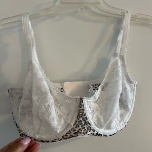 MOI 💋 • White & Leopard Laced Bra • 34DD •